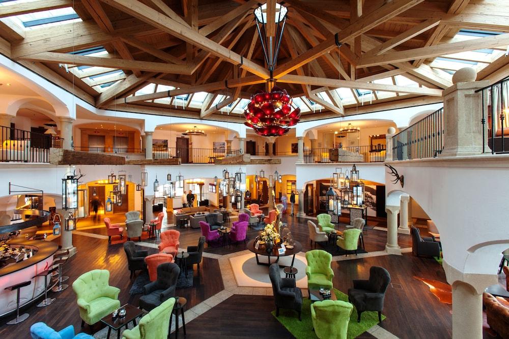 Schlosshotel Kitzbuehel A-Rosa Collection Zewnętrze zdjęcie The lobby of the hotel