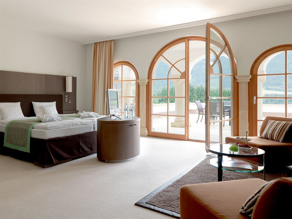 Schlosshotel Kitzbuehel A-Rosa Collection Zewnętrze zdjęcie A room at the Hotel Axelmannstein