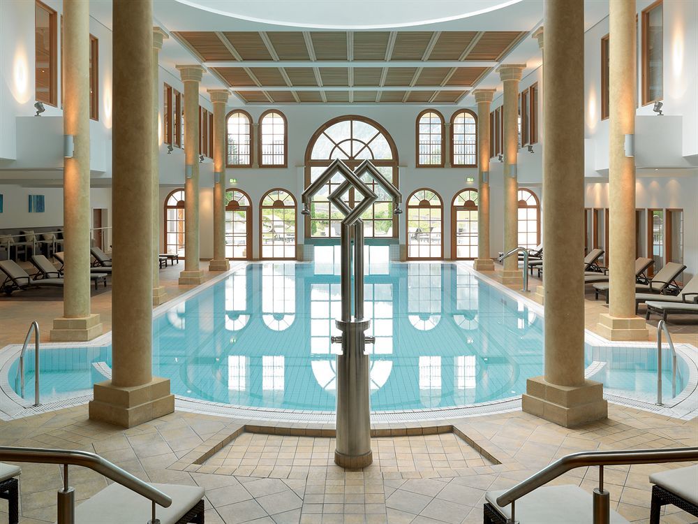 Schlosshotel Kitzbuehel A-Rosa Collection Zewnętrze zdjęcie The swimming pool at the Hotel