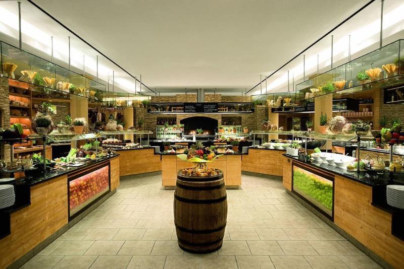 Schlosshotel Kitzbuehel A-Rosa Collection Zewnętrze zdjęcie The salad bar at Seasons 52